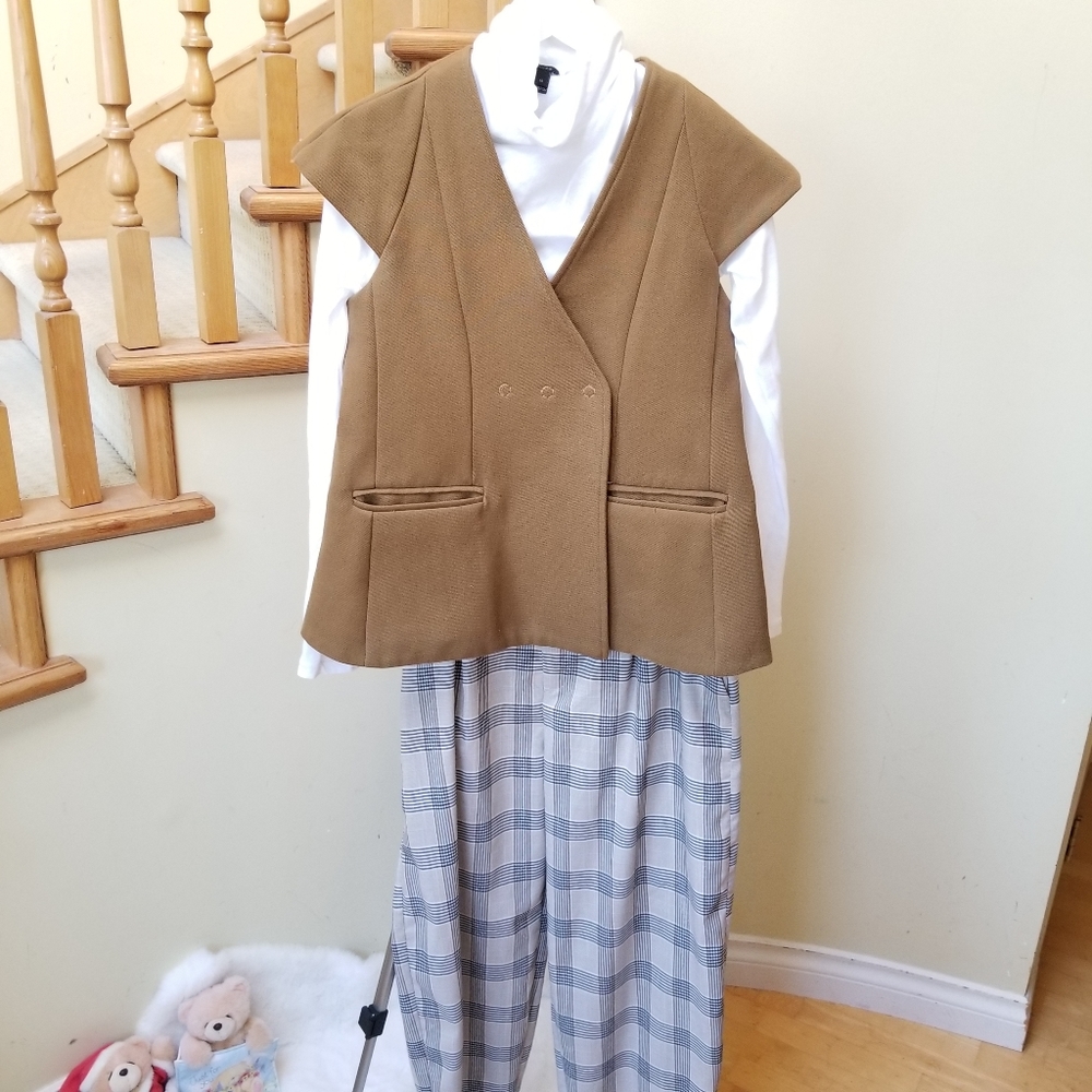 Unique Deisgn Dixie Olive Green Wide Shoulder Vest Size M